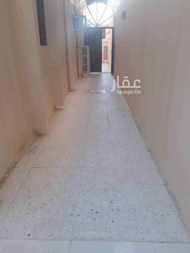 1761863 شقة عوايل 4 غرف وصالة وحمامين ومطبخ راكب مكيفات ومطبخ واسعة جدا ونظيفة. دور ارضي مدخل خاص معاها حوش السعر 35 الف. للتواصل 0583354729