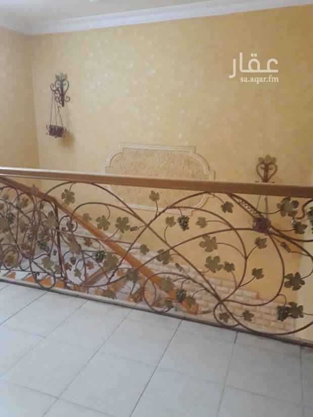 1762114 فيلا دوبلكس للايجار مكونه من الدور الارضي مجلس وصاله ومقلط وغرفه ومطبخ وحمامين. والدور العلوي اربع غرف نوم وثلاث حمامات منها غرفتين ماستر. والسطح غرفة كبيرة مع حمام. وسطح وحوش كبير مع مدخل سيارة راكبة المكيفات والمطبخ السعر 60 الف للتواصل 0583354729