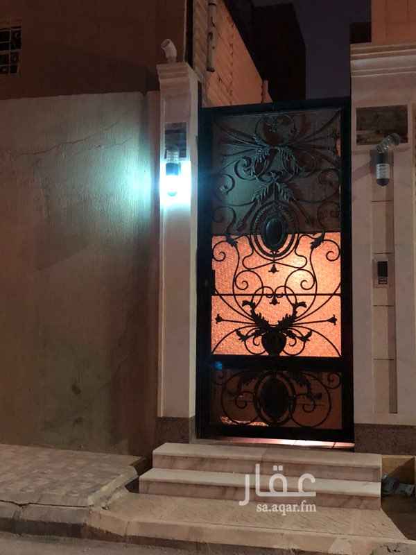 1702819 دور علوي للايجار مدخل خاص موقع مميز قريب من طريق أنس بن مالك
نظام دورين تحت مجلس ومقلط وصالة ومطبخ وفوق ثلاث غرف نوم معا سطح خاص
التواصل واتسب🛑0583711639