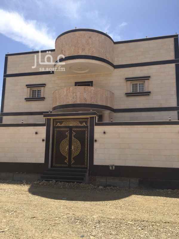 1467946 مدخلين ثلاث غرف وصاله ومطبخ وثلاث دورات مياه