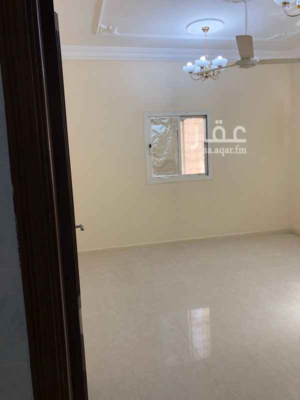 1209284 خمس غرف -اربع حمامات -غرفه خادمه-مطبخ راكب -مدخلين-مصعد-موقف خاص-صاله6*4-الشقه مجدده ديلوكس-اربع دفعات الايجار -