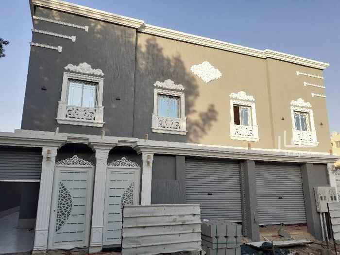 1705868 دوبلكس جديد تشطيب ممتاز مساحه الارض ١٢٥م مسطح المباني ٢٢٠م يتكون م جراش وحوش ومجلس وصاله ومطبخ راكب ودورتين مباه الدور الاول ٣ غرف نوم منهم واحده ماستر مع دوره مياه الملحق غرفتبن وسطح ودوره مياه