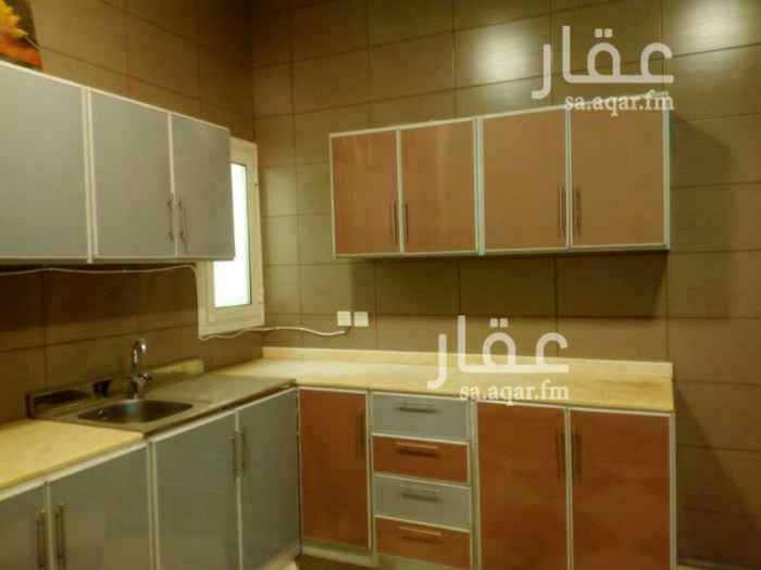 1297038 شقة علوية مع سطح
ثلاث غرف
صالة جلوس
دورتي مياه
المطبخ والمكيفات راكبة