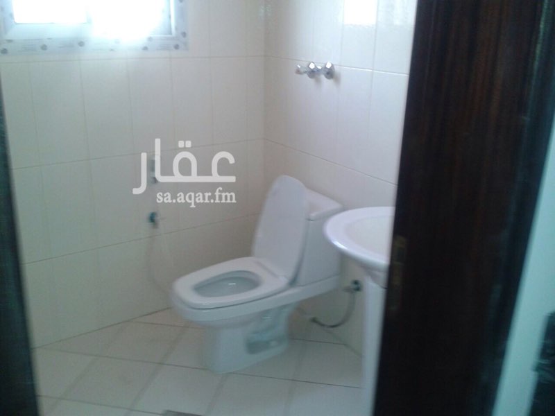 1636525 الايجار ٦٠ الف دفعه واحده و ٦٥ الف دفعتين
البيت تم تأجيره لمستأجر واحد لمدة ٤ سنوات و الا تم تجديد الدهان و السباكه و الادوات الكهربائيه