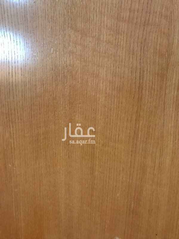 1352734 للايجار شقة عوايل مكونة من 3 غرف وصالة ومطبخ وحمامين عداد مستقل مواقف سيارة الشارع كبير الشقة نظيفة