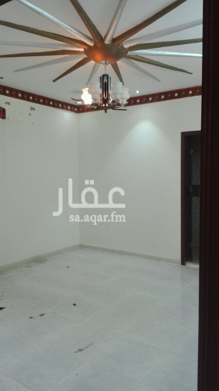1350819 دور للايجار بحي الرمال التعمير مستخدم نضيف يتكون من ثلاث غرف نوم وصاله ومجلس كبار السن ومشب غرفت خدامه غرفت سائق شارع 30واجهه جنوبيه موقعه ممتاز يسعدنا تواصلكم مكتب المالكي للعقارات