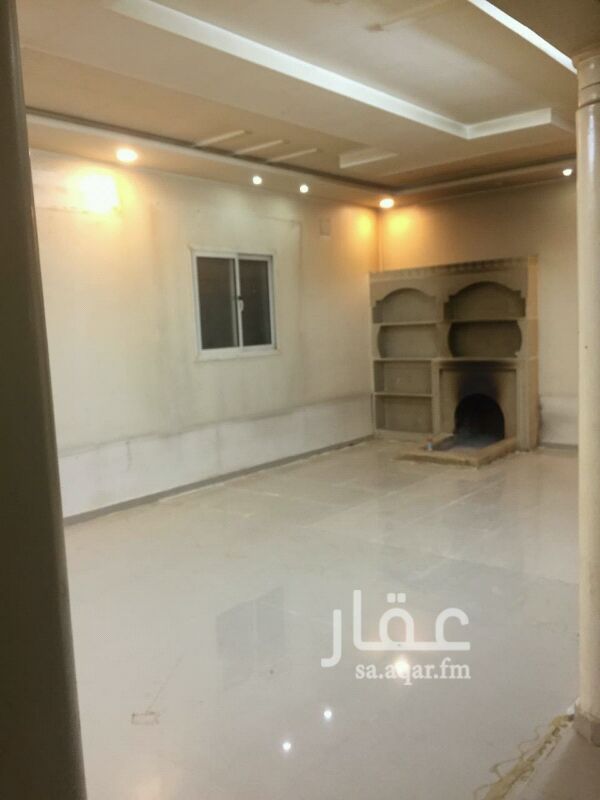 1466260 دور ارضي للايجار بحي الرمال التعمير يتكون من ثلاث غرف نوم أحدهم ماستر ومجلس ومقلط ومشب ومدخل سياره موقع ممتاز شارع 20شمالي دفعه واحده 30الف سنوي نستقبل عروضكم ونلبي طلباتكم مكتب المالكي للعقارات مستخدم نضيف