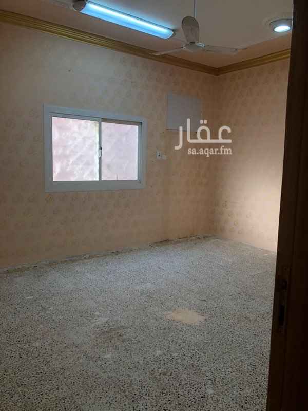 1676792 السلام عليكم ورحمة الله وبركاته
شقتين كبيرة للايجار مكونة من خمس غرف و صالة ومستودع و مطبخ و 3 دورة مياة اعزكم الله
ارقام التواصل
0590206123
0502974832