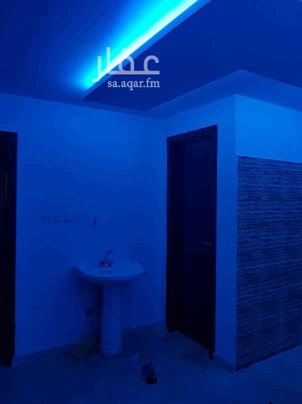1287327 يوجد لدينا استراحة عزاب تشطيب فاخر جدا وجديده جبس بورد اناره مخفية وانارة ليد . مواقف خاصه للاستراحات ارضيه بورسلان تتكون من غرفتين كل غرفه 5×4 وحمام + صاله + مطبخ امريكي شامل الكهرباء والمويه دولاب المطبخ جاهز مع المغسله السعر 1100ريال