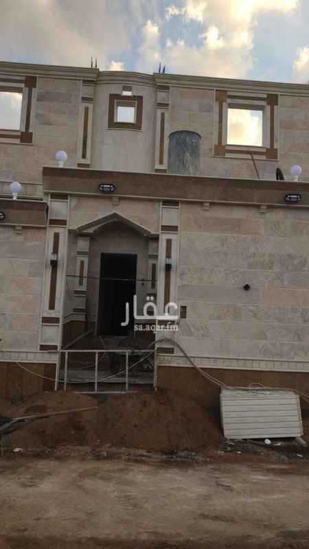 1296300 دور مكون من 5 غرف وصالة وغرفة خارجية لسواق جديد مساحة320 المطلوب 850 الف قابل لتفاوض