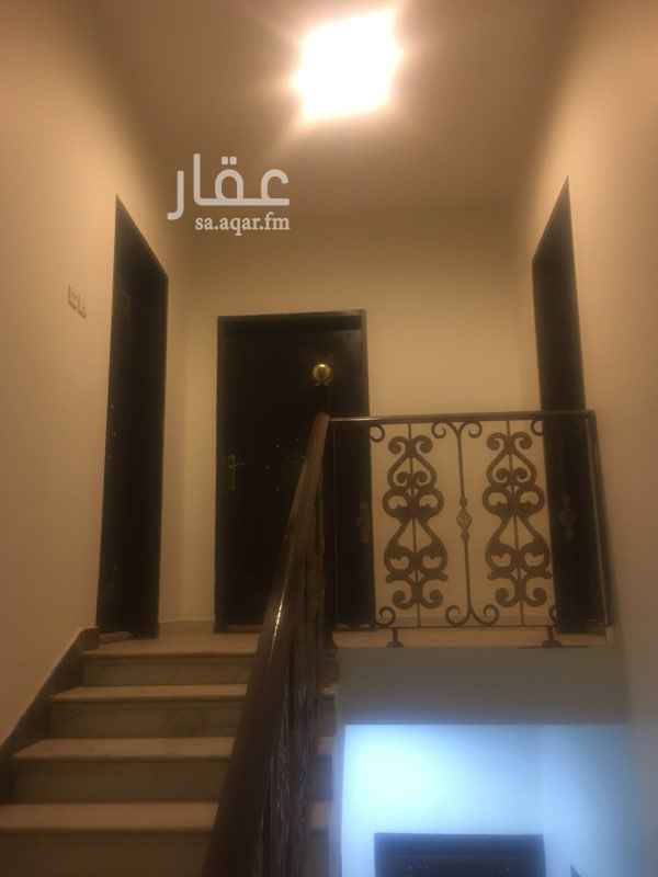 1646199 شقة للايجار بالمونسية شارع رقم 100
دور ثاني مدخلين رجال ونساء داخل فلة
مكونة من ٣ غرف كبيرة وصاله كبيرة
وصالة صغيرة تنفع غرفه اطفال او صاله طعام
وثلاث حمامات اكرمكم الله وسطح
جميع الاسقف جبس مغربي للغرف والممرات
اسقف الحمامات والمطبخ سقف مستعار
البلاط بورسلان ٤٠*٤٠ ابيض لامع
مطبخ راكب والدرايش دبل للتقليل من الصوت والغبار
مجدة بالكامل بوية وكهرباء وسباكة وتم تنظيف الشقة
جاهزة للسكن ولا تدفع عليها ريال واحد
يفضل عرسان او عائلة صغيرة حسب رغبه صاحب الفله
موقع حيوي وقريبة من جامع كبير .