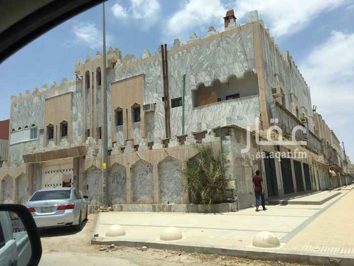 1651332 عمارة تجاريه شارعين مساحه ٧٥٠ متر تتكون من ٤ محلات كبيره ٤,٥*١١ متر للفتحه الواحه و٨ شقق من ثلاث غرف وصاله ومطبخ ودورتين مياه مستخدمه ٢٦ سنه بشارع الحسن بن الحسين بن على حى الملك فيصل دخلها السنوى ٢٣٠,٠٠٠ ريال