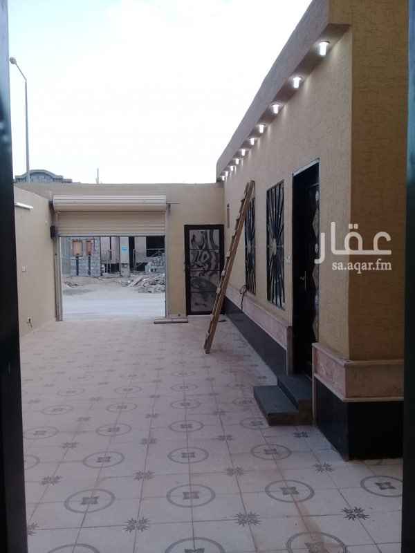 1537575 الزين يا باغي الزين والاستقلال والراحه للايجار درج صالة المساحه ٣٧٥السعر ٣٥ الف الواجهه جنوبيه شارع ٢٠ في حي الغروب مشب ومجلس رجال وصاله ومقلط ومجلس نساء ومطبخ فواق ٥ غرف نوم و٤ دورات مياهـ وسطح