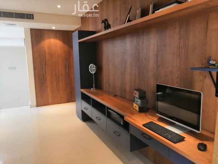 1569815 فيلا دوبلكس متصل من الجنب تصميم و تشطيب أووربي راقي مع إضاءة و اشراقة طبيعية و حدائق من ثلاث جهات.
تشطيب داخلي أووربي راقي من خزائن و مطبخ و دواليب و مكتب مع وحدة تلفزيون و دولاب غرفة غسيل.
ارضيات رخام و باركيه.
حمامات تشطيب مودرن.
ثلاث غرف نوم نوم كل غرفة بحمام مستقل.
مجلسين، بمساحة ٤٠ متر و ٢٠ متر
غرفة طعام و مطبخ مع اطلالة على الحديقة لعشاق الطبيعة.
ارتداد حديقة جانبية بعرض ٣ متر
حديقة خلفية مساحة ٧٠ متر مربع
حديقة أمامية بمساحة ٦٠ متر مربع
يوجد خيار بيع العقار للجادين