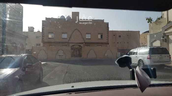 1583970 شقه للايجار السنوي فقط
مكونه من 4
3 غرف نوم بحمام خاص بالاضافه الى مجلسين ضيوف بحمام عام . بالاضافة الى سطح خاص .
المطبخ جاهز نظام امريكي مطل ومفتوح على الصاله ويوجد حمام عام للصاله
اجمالي الغرف 5
اجمالي الحمامات 5
التكيف مركزي اسبلت تمديد جاهز . يمكن التفاوض على تركيب التكيف .
التواصل اما اتصال او وتساب رقم 0590916075