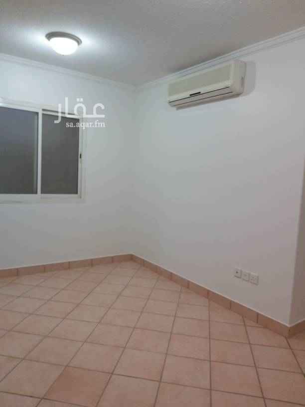 1676488 شقه عوائل للايجار مكونه من
أربع غرف نوم
ثلاث حمامات منهم حمام داخل غرفه
صاله وسيعه جدا
مطبخ أمريكي راكب
مكيفات راكبه
مستودع صغير
قريبه من مسجد وتموينات ومغسله موقع متميز