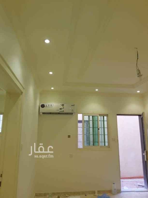 1678057 شقه عوائل للايجار مكونه من
ثلاث غرف وصالة وحمامين ومطبخ راكب
مكيفات اسبليت راكبه نضيفه جدا واسعه جدا مجدده بالكامل