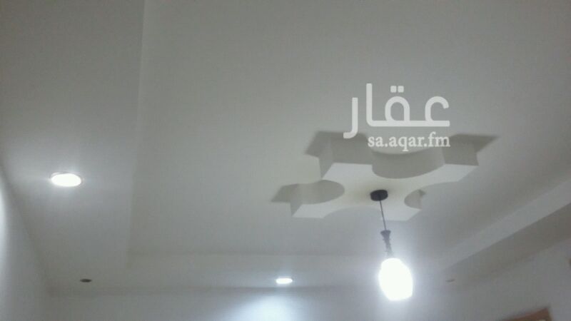 1585450 شقه للأيجار في فيلا مدخل مشترك الشقه الدور الأول فوق الأرضي حي النفل غرفتين مجلس رجال صاله مطبخ راكب مكيفات شباك راكب