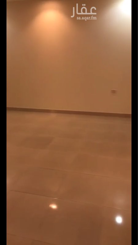 1299102 شقه للايجار جديده حي بطحاء قريش خمس غرف وصاله ثلاث حمامات الدور الرابع يوجد موقف سياره خاص وعداد كهرباء مستقل وعداد ماء مستقل يوجد مصعدين موقع مميز بالقرب من الممشى بالقرب من البنك الاهلي دفعتين ٢٥ الف او دفعه وحده 22 الف