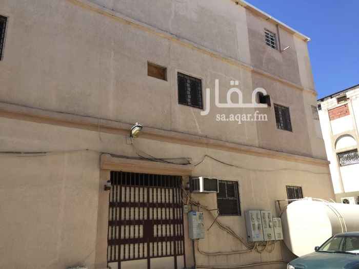 1702593 عماره بالمدينه المنوره بحي العنابس على ثلاثه شوارع المساحه ٢٩٠م عمر العماره تقريناً ٣٥ سنه العماره مكونه من ٦ شقق المطلوب مليون وخمسة مائه . الرجاء التواصل علي الواتس