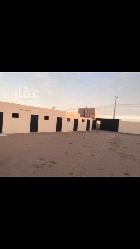 1499935 حوش في ينبع (مساحته1200م) في منطقة مريحه لسكن العمال
به 10 غرف و 4 دورات مياه ومطبخ
يصلح ان يكون سكن عمال شركة او مستودع او مقر شركه الحوش به متسع للمعدات .
عداد كهرباء وعداد مياه مستقل
السعر : 30 الف سنوي
طريق جده خلف محطة بن عفيف تبعد عن الهيئة الملكيه 4 دقائق
التواصل للجادين فقط