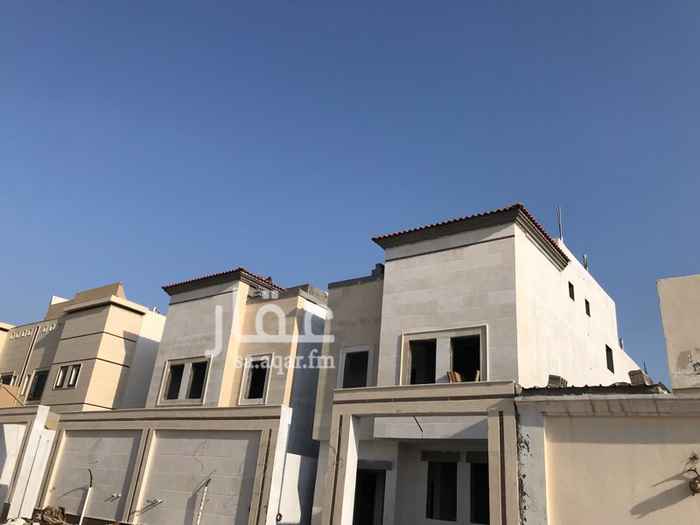 1758504 عدد 2 فيلا دوبلكس في ضاحية الملك فهد بالدمام الحي السابع 13 حي مكتمل الخدمات من شبكة المياه والاتصالات والسفلته والاناره
مكون من كراج وحوش ومجلس رجال ومقلط ودورة مياه اجلكم الله وصاله ومجلس حريم ومطبخ ودورة مياه والدور الثاني مكون من اربع غرف نوم عدد 2 منها ماستر وصاله ودورة مياه اجلكم الله تخدم الغرف المتبقيه وملحق مكون من غرفة غسيل وحمام اجلكم الله وغرفة نوم خادمه واسعه جداً
