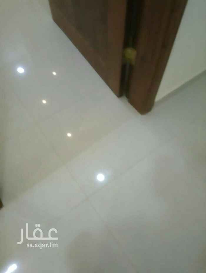 1410298 شقة مسروقة الاحمدية مدخل خاص مجلس غرفتين نوم وصالة مطبخ دورتين مياه مكيفات سلبت راكبه