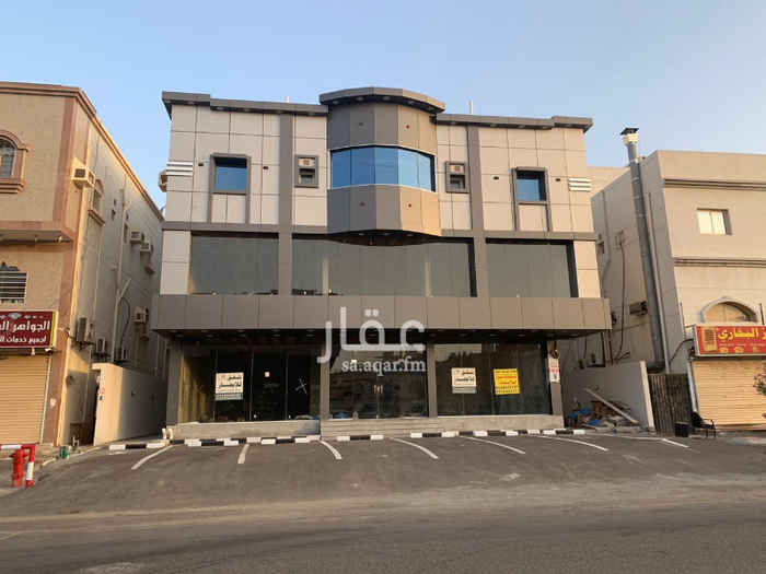 1465850 عماره تجاريه بمخطط الماجد شارع32 الفاصل بين الماجد والحناكي
4محلات+7شقق
الشقق(3غرف+4غرف+5غرف)
التواصل علي 0591222220