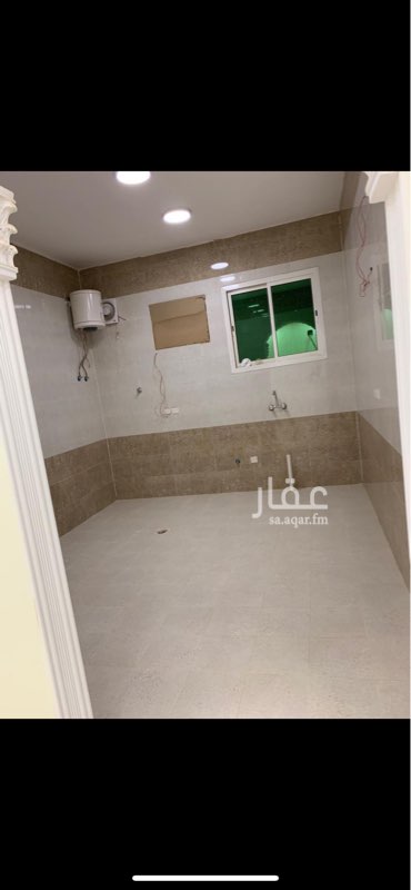 1632072 شقه تكون من مجلس ومقلط وصاله وغرفتين نوم ومدخلين قيمه الاجار بشهر 1500 ويكون الطلب عرسان حي المهديه مخرج 35 وعدد الشقق ثلاث