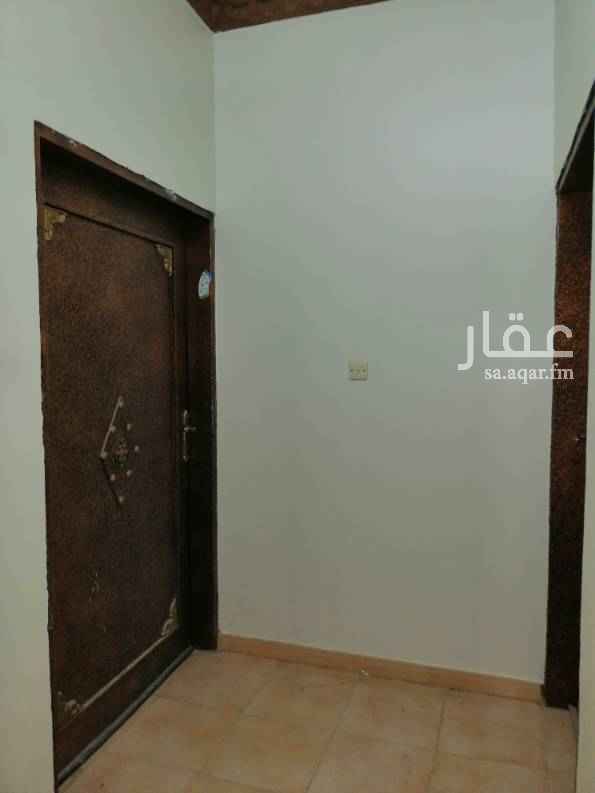 1542058 دور علوي ٥وصالة مطبخ ٣حمامات مجدد بوهية مطبخ راكب ويوجد شقة بالسطح الدور ب٢٢٥٠٠ريال الشقة ١٥٠٠٠ريال