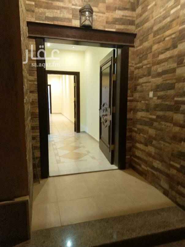 1678536 حي الياقوت
اربعه غرف وصاله وحمامين ومطبخ وغاز مركزي