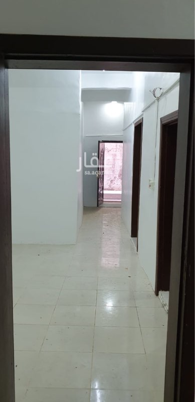 1657817 ( مجدد )لكل شقة غرفتين وبوفيه وحمام تم تجديدها بعناية فائقة الشقق العليا لديها سطح مفروش بالعشب الصناعي