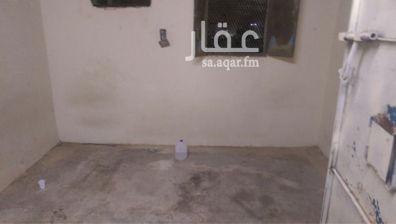 981112 توجد غرف للإيجار في بيت شعبي مساحتها ٣ في ٣
مناسبة لسكن العمال يوجد بها حمام ومطبخ صغير
الإيجار الشهري ٥٠٠ ريال شامله الماء والكهرباء
* تم تجديد البيت بالكامل
للتواصل ؛ ٠٥٩٠٠٣٧٨٩١