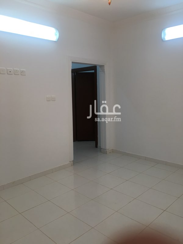 1699983 شقه دور ثالث مجدده ونظيفه ثلاث غرف وصالة الكهرباء مستقل