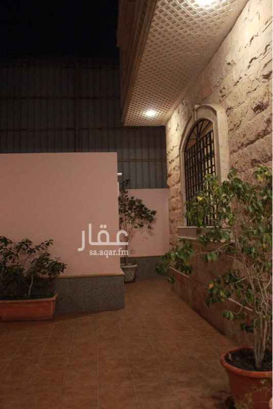 1512664 فيلا للايجار مكيفات مركزي ومطبخ
مجدده بالكامل للتواصل ٠٥٣٨٨٧٣٨٢٠