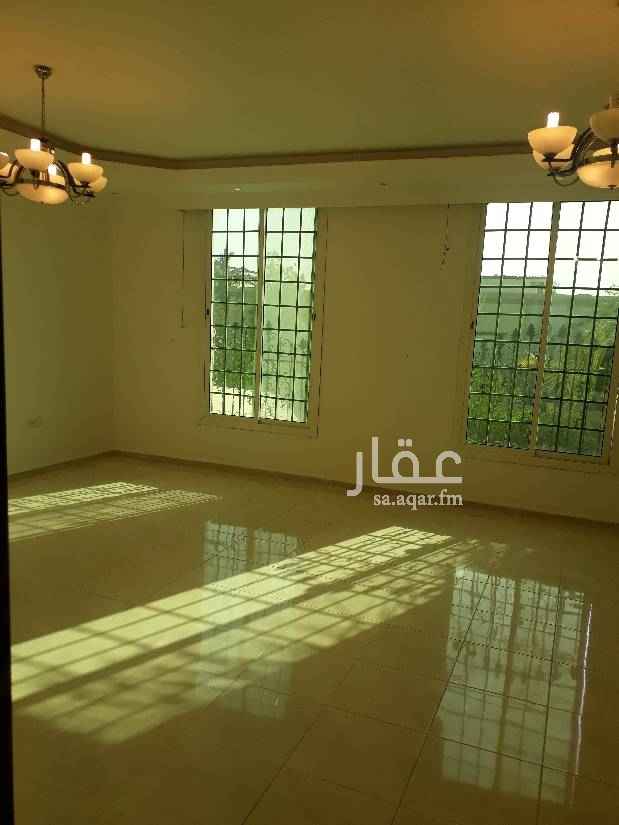 1702407 فيلا للايجار حى المحمديه مطبخ راكب مكيفات راكب حوش مدخل سياره شارع ٢٥م