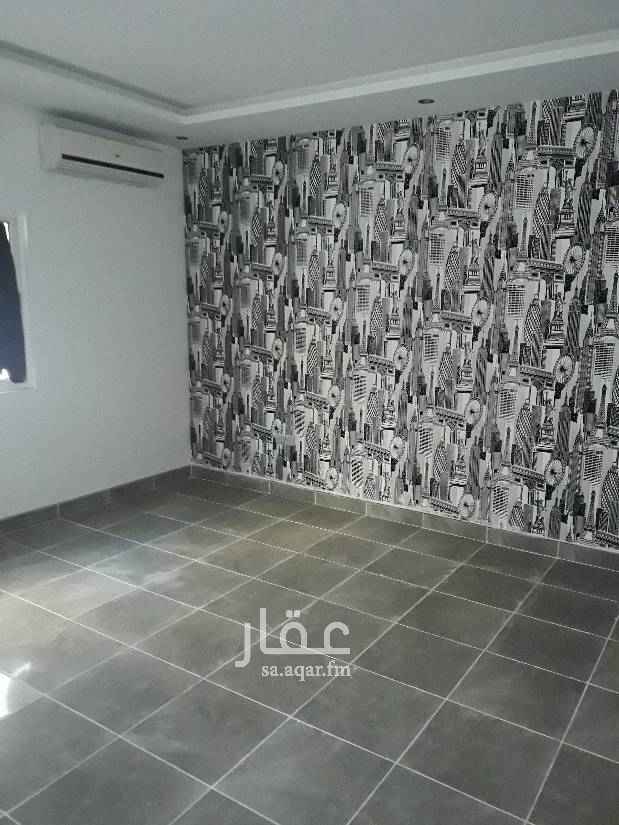 1722885 فيلا للايجار حى البساتين على شارعين مسبح حوش مدخل سياره