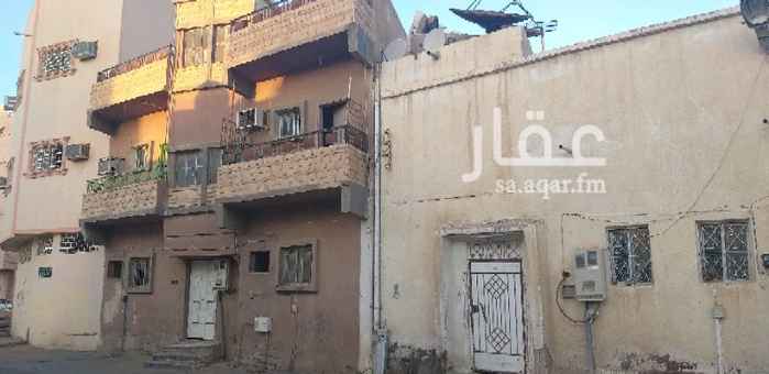 1350080 سلام عليكم عندي بيت وعماره بجانب بعض في الخرج عند السوق العام .
البيت مكون من ٦ غرف وحوش خلفي كبير وصاله كبيره وغرفتين في السطح مع دورة مياه ، يصلح مستودع او لشركه او مؤسسه عزاب .
والعماره مكونه من ٤ شقق العلويه فيها بلكونه للايجار بالكامل او شقه شقه كل شقه فيها ٣ غرف ومطبخ ودورتين مياه . وبارك الله للجميع . وسعر الايجار نتفق عليه باذن لله .