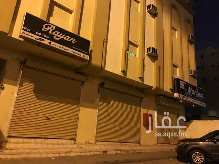 1118365 عندي ثلاثة محلات للإيجار موقع المحلات السبعة المساجد بعد الردادي للاتصالات و قبل مصنع التمور تدخل يمين تجيك على يدك اليمين اول عمارة مساحة