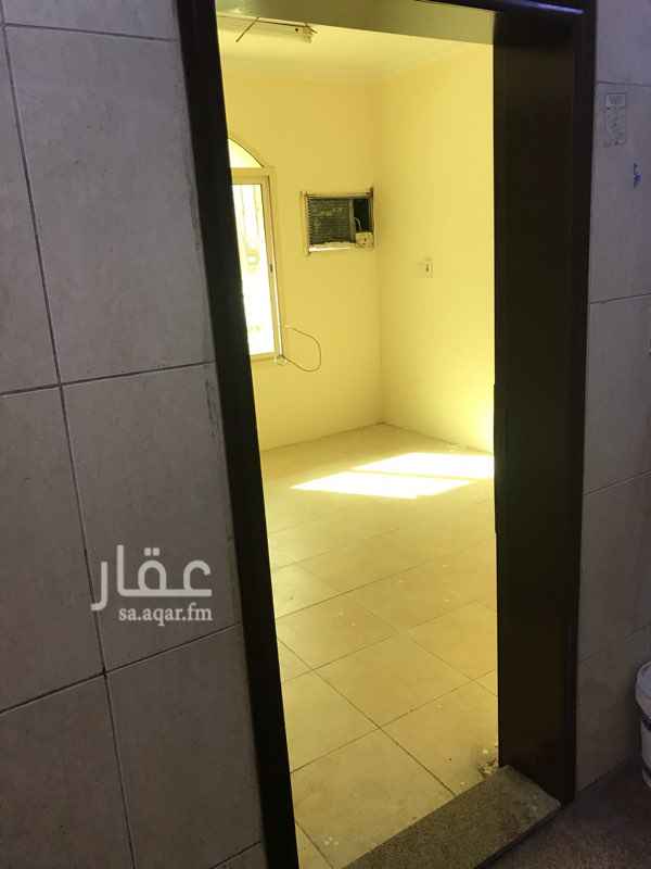 1372723 السلام عليكم ورحمه الله وبركاته
يوجد لدينا عمارة في حي الاثير - خلف شارع الملك سعود - مباشرة خلف مطعم البرج الحديث
عبارة عن سويت ( غرفة + دورة مياه + مطبخ صغير )
الغرف تم اعادة صيانتها بالكامل من صبغ الجدران و صبغ الابواب و صيانة المكيفات و صيانة الكهرباء و السباكة
بالنسبة للاسعار ابتداءً من 500 الى 750 ريال
السعر شامل كهرباء و ماء