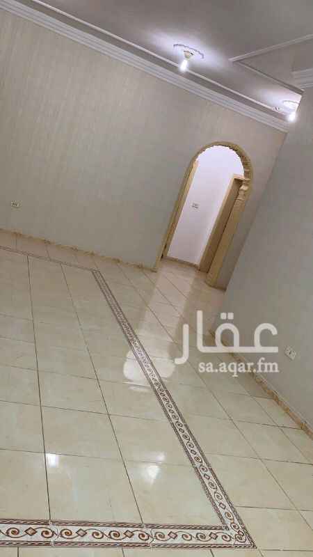 1268899 دور ارضي مدخل خاص مكون من خمس غرف وصاله وحمامات ثلاث ومطبخ راكب مع مكيفات راكبه شباك يحتاج صيانه السعر قابل للتفاوض للجاد الموقع عالواتساب موجود