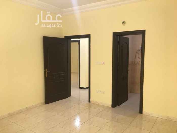 1403139 شقه ٣٠٠م دور كامل مكونه من ٤غرف نوم ومجلسين وصاله كببره مع غرفه غسيل وغرفه مستودع وغرفتي خادمه وسايق بالاضافه الي مطبخين واحد كبير والتاني صغير الموقع غير دقيق موجود عالواتساب