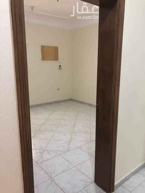 1684244 شقه خمس غرف وصاله و٣حمام ومطبخ دور اول مواقف خارجيه الموقع المرفق غير دقيق عالواتساب موجود مع رقم الحارس
