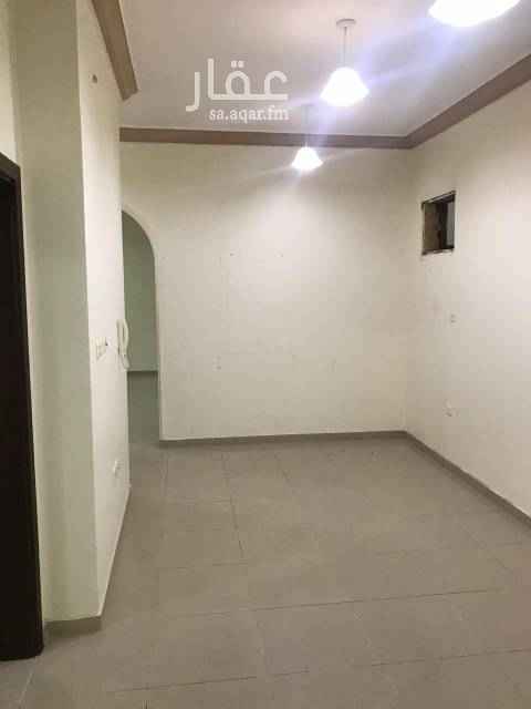 1704519 روف خمس غرف وصاله وغرفه خادمه مع مطبخ وحمامات الموقع المرفق غير دقيق عالواتساب موجود