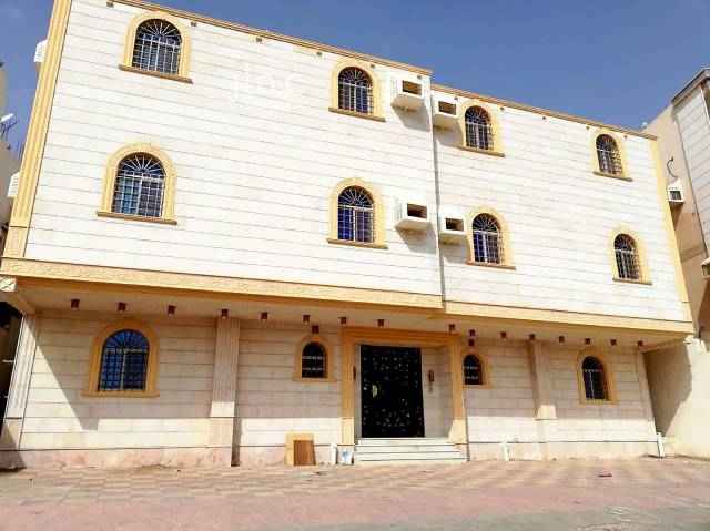 1515001 العمارة مكونة من دورين وملحق أمامها حديقة مباشرة موقع راقي ومرتفع الشقة بخزان ماء مستقل سفلي وعلوي