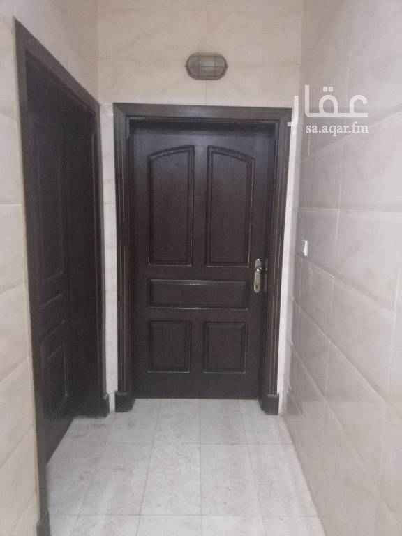 1633782 شقة للأيجار نظيفة مكونة من ٤ غرف وصالة وثلاثة حمامات ومطبخ على مدخلين مدخل للعائلة ومدخل للرجال
