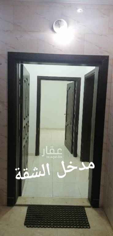 1699609 شقة للأيجار مكونة من ٥ غرف وصالة وثلاثة حمامات ومطبخ بسعر ١٥٠٠﷼في الشهر عداد مستقل وموقف خاص