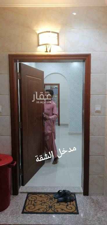 1747600 شقة مفروشة فاخرة مكونة من ٣غرف وصالة ٢حمام ومطبخ مقابل المطار الجديد تبعد من المطار الجديد ٤ دقايق ومن الدفاع الجوي ٣دقايق ومن القاعدة الجوية ٤دقايق بسعر ٢٥٠٠﷼