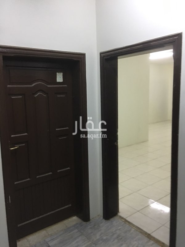 1413643 بسم لله الرحمن الرحيم
السلام عليكم ورحمه الله وبركاته
ماشاءلله لاحول ولاقوه الا بالله
شقه للايجار
مكونه من
الدور الثاني
1-اربع غرف كبار تبدا المساحه من 5في4
الا غرفه وحده صغيره 3ونص في 4
2- ثنتين دورات مياه (اكرمكم الله)
3-مطبخ 5 في 5
4-صاله متوسطه المساحه
5- مدخلين للشقه
طبعن العماره على شارعين
كل شارع عليه باب باب للمالك وباب للشقه
ومواقف سيارات
العنوان
مكه المكرمه حي النورايه
بجوار مطعم المغراف
جميع الخدمات قريبه
من الشقه مثال المطاعم والبقالات و مدارس بنين وبنات