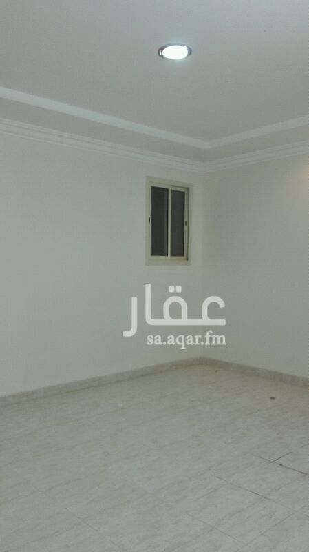 1581646 شقة للإيجار عوائل
حي الملقاة شارع الدهناء
غرفة وصالة ودورة مياه ومطبخ
راكب مكيفات اسبليت ومطبخ
تشطيب ممتاز جدا
راكب مصعد بالعمارة